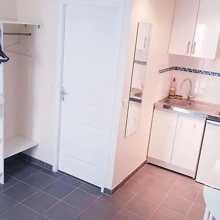 Apartment Near Eiffel Tower - *